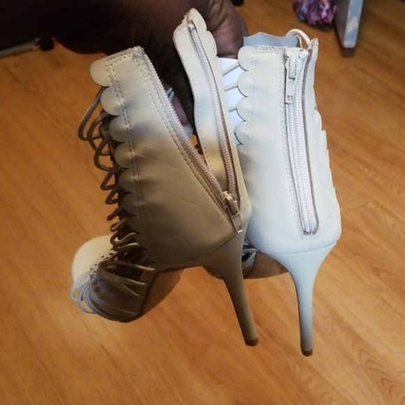 Nude/Cream Colored Heels - Picture 4 of 5